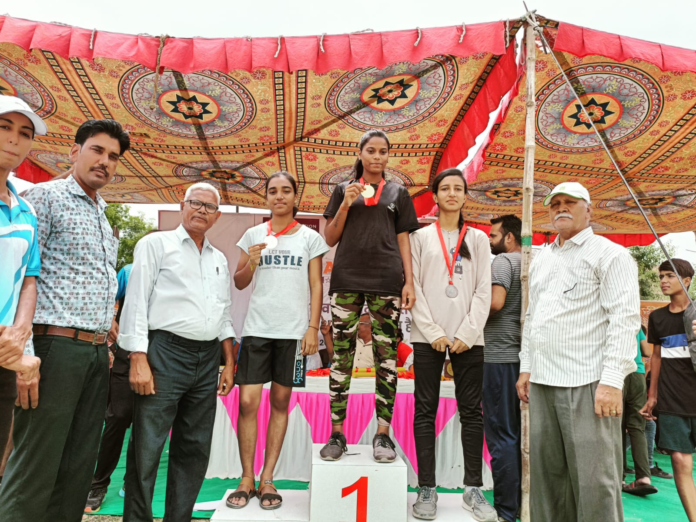 खेलकूद प्रतियोगिता में दिखाया दमखम