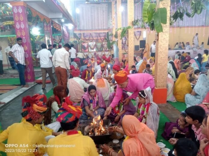 सुकतंकटे वडेर के तत्वाधान में होम अष्टमी पर व्रत धारियों ने हवन में दी आहुतियां