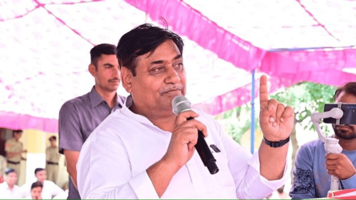 पेपर लीक मामले में बड़ी कार्रवाई, गोविंद सिंह डोटासरा और ओमप्रकाश हुडला के ठिकानों पर ED की छापेमारी पेपर लीक मामले में बड़ी कार्रवाई, गोविंद सिंह डोटासरा और ओमप्रकाश हुडला के ठिकानों पर ED की छापेमारी
