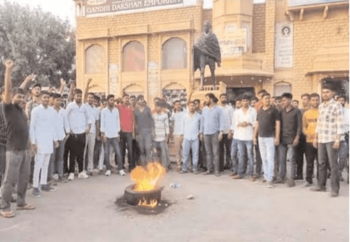 शिव विधानसभा से रविन्द्र भाटी का टिकट कटने पर प्रदर्शन शिव विधानसभा से रविन्द्र भाटी का टिकट कटने पर प्रदर्शन