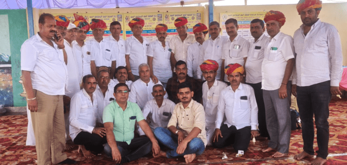 भजनों पर भावविभोर हुए श्रद्धालु