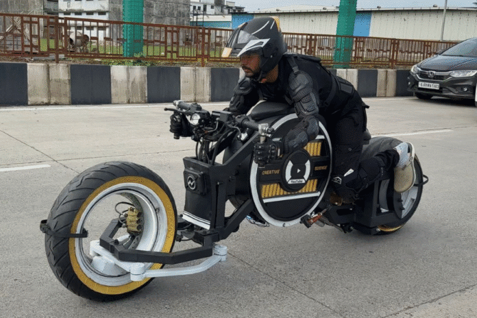 कबाड़ से बनी इंजीनियरिंग छात्रों की AI सुपर बाइक गरुड़ कबाड़ से बनी इंजीनियरिंग छात्रों की AI सुपर बाइक गरुड़