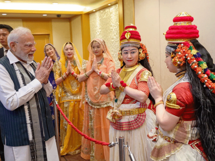 जापान दौरे पर पहुंचे पीएम मोदी, टोक्यो में भव्य स्वागत | होगी शिखर वार्ता जापान दौरे पर पहुंचे पीएम मोदी, टोक्यो में भव्य स्वागत | होगी शिखर वार्ता