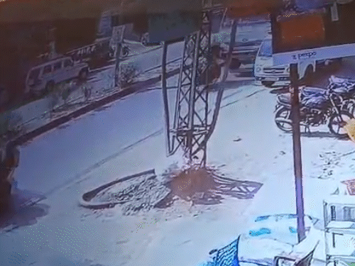 जयपुर डंपर हादसे की तस्वीर जयपुर डंपर हादसे की तस्वीर