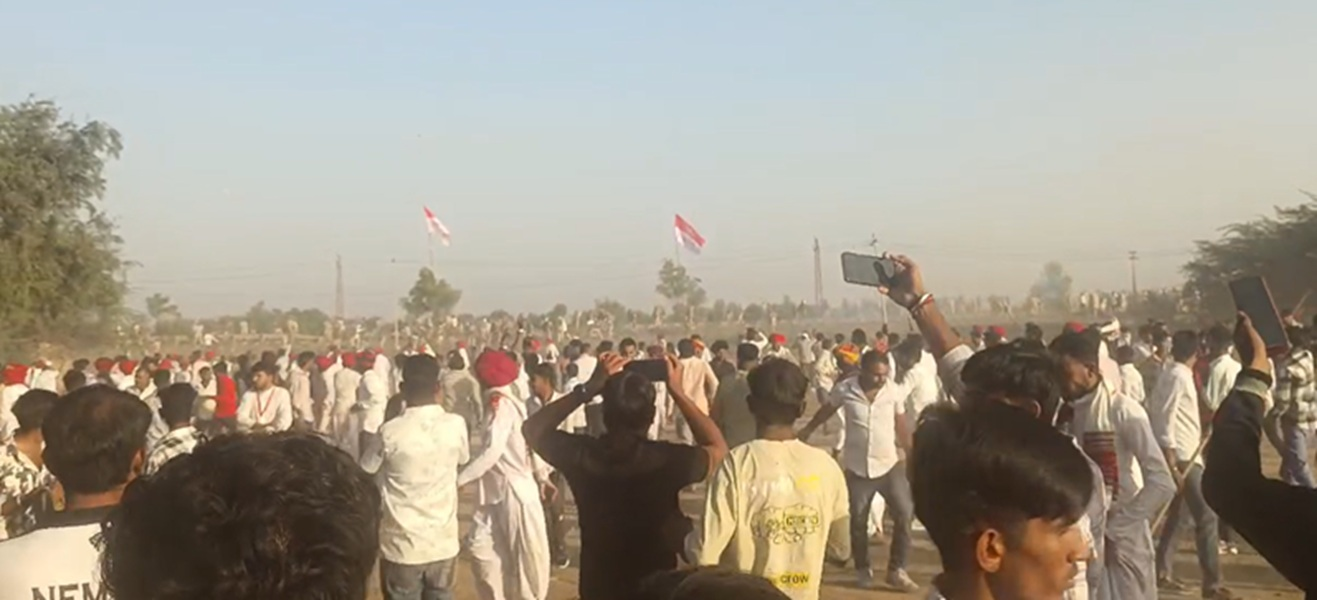 पाली के बालराई क्षेत्र में प्रदर्शन के दौरान पुलिस लाठीचार्ज