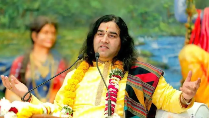 देवकीनंदन ठाकुर गैस संकट पर बयान देते हुए