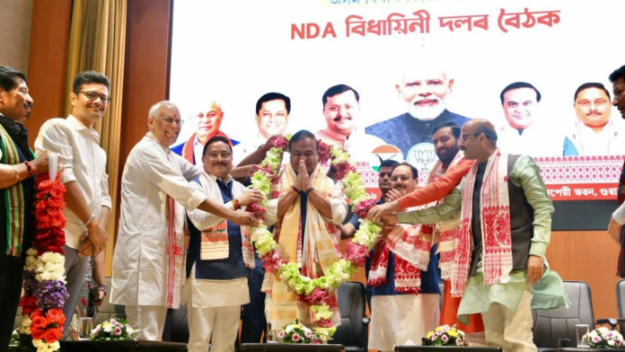 भाजपा विधायक दल की बैठक में हिमंता बिस्वा सरमा