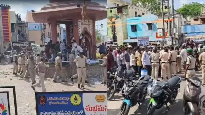 कडप्पा में हनुमान सर्कल विवाद के बाद भारी पुलिस बल तैनात कडप्पा में हनुमान सर्कल विवाद के बाद भारी पुलिस बल तैनात