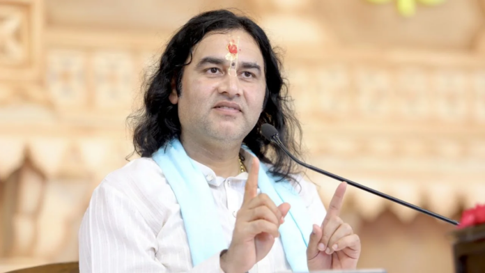 राम मंदिर चढ़ावा मामले पर बयान देते देवकीनंदन ठाकुर