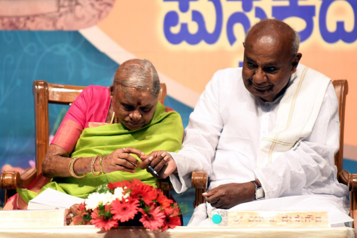 पूर्व प्रधानमंत्री एच.डी. देवेगौड़ा की पत्नी चेन्नम्मा का निधन पूर्व प्रधानमंत्री एच.डी. देवेगौड़ा की पत्नी चेन्नम्मा का निधन