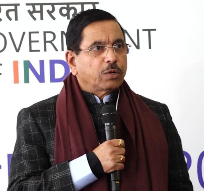 प्रह्लाद जोशी को शिक्षा मंत्रालय का अतिरिक्त प्रभार मिलने के बाद की तस्वीर प्रह्लाद जोशी को शिक्षा मंत्रालय का अतिरिक्त प्रभार मिलने के बाद की तस्वीर