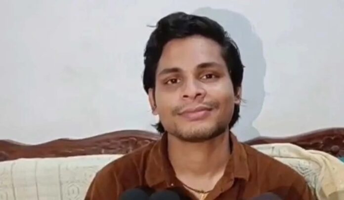 निशु आजाद के पिता पर हमले के आरोपित स्वतंत्र भारद्वाज को दिल्ली पुलिस द्वारा हिरासत में लिए जाने की खबर निशु आजाद के पिता पर हमले के आरोपित स्वतंत्र भारद्वाज को दिल्ली पुलिस द्वारा हिरासत में लिए जाने की खबर